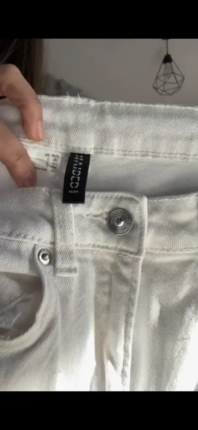 Pantalones blancos de mezclilla para mujer - miniatura 3