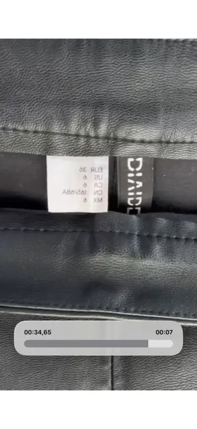 Shorts de cuero negro para mujer - miniatura 3