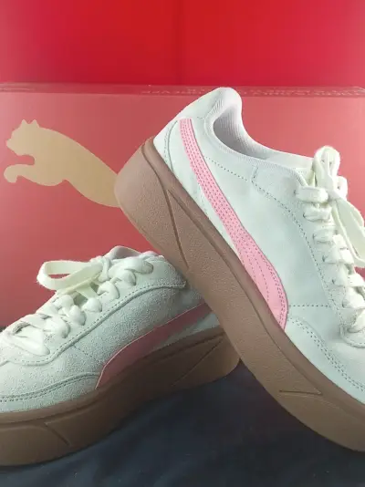 Zapatillas Puma blancas y rosadas - miniatura 2