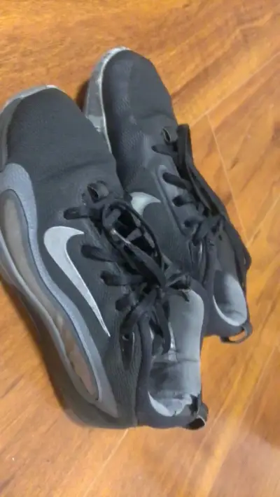 Zapatillas deportivas negras Nike usadas - miniatura 1