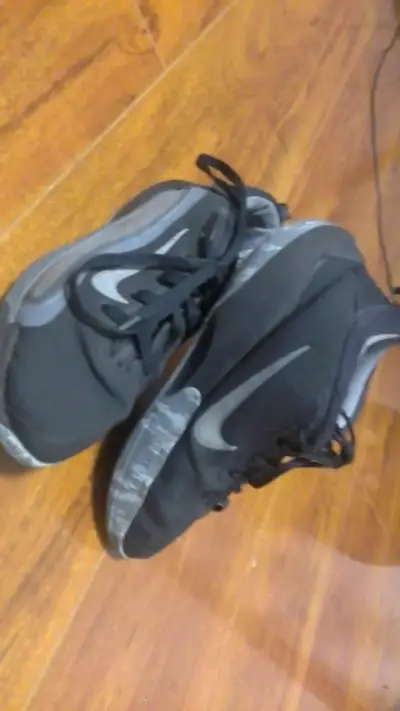 Zapatillas deportivas negras Nike usadas - miniatura 2