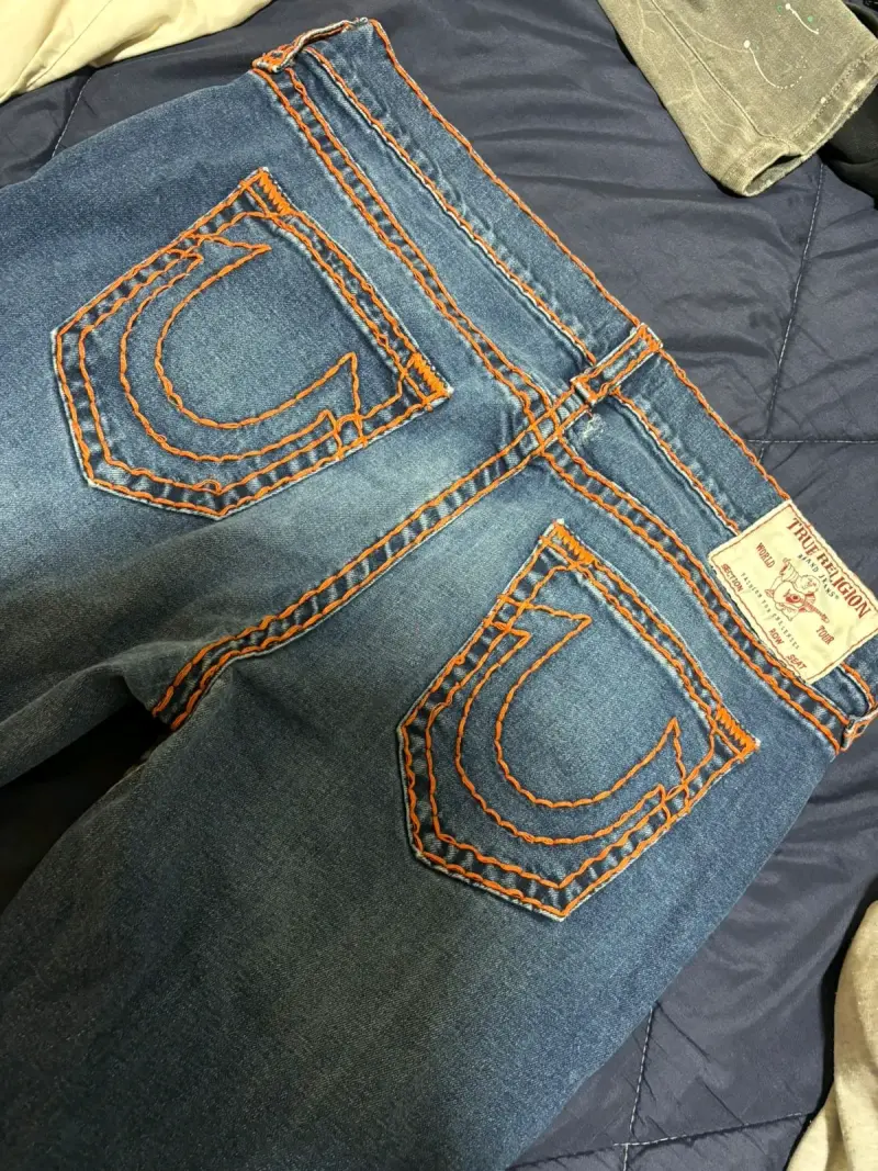 Jeans True Religion con costuras naranjas - 1