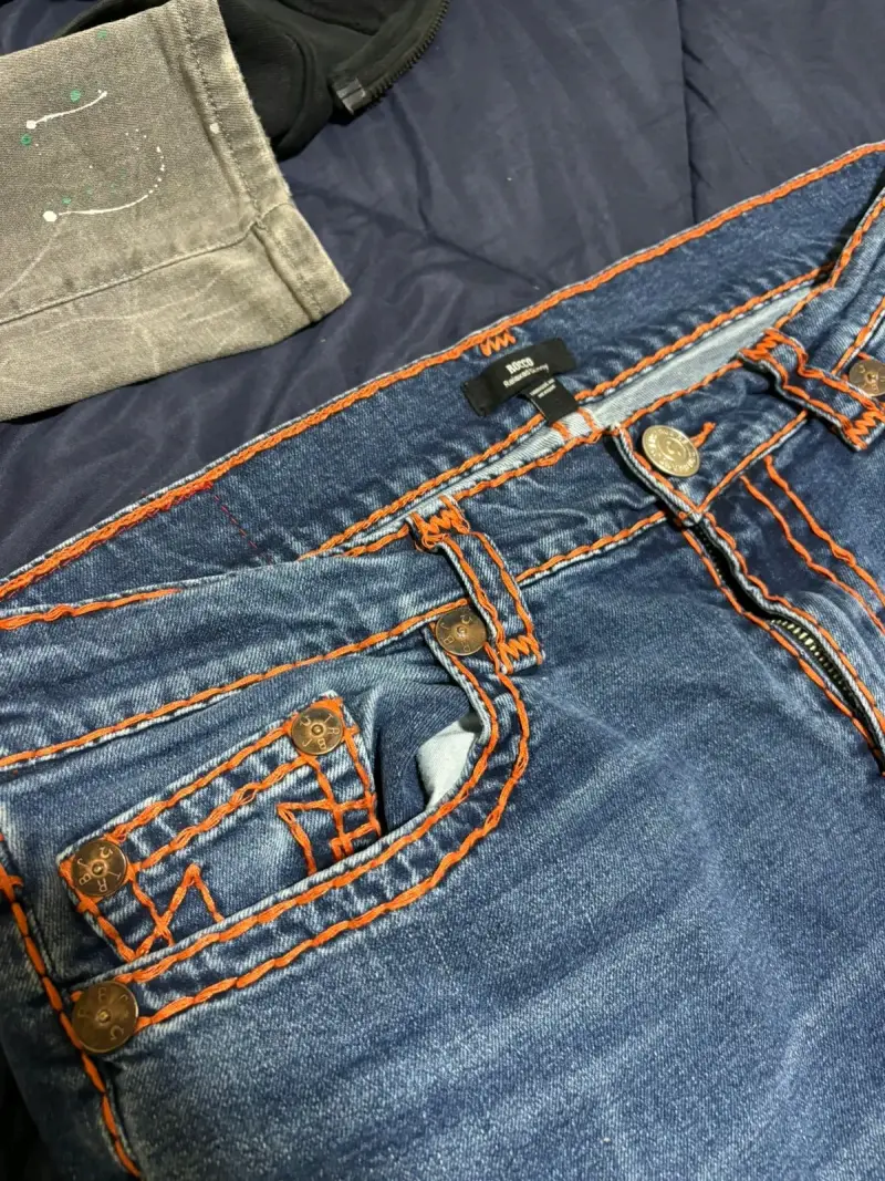 Jeans True Religion con costuras naranjas - 2
