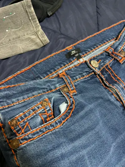 Jeans True Religion con costuras naranjas - miniatura 2