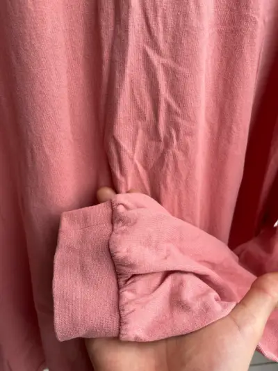 Polera manga larga rosa con diseño floral - miniatura 3