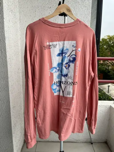 Polera manga larga rosa con diseño floral - miniatura 5