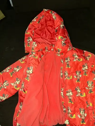 Chaqueta infantil roja con estampado de Minnie - miniatura 4