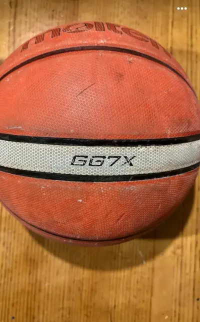 Balón de baloncesto Molten GG7X FIBA - miniatura 2