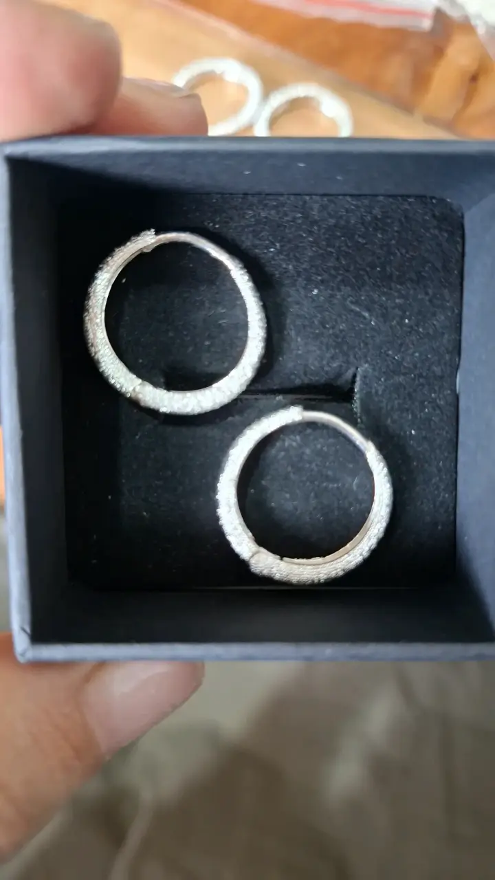 Aros de plata con diseño brillante - 2