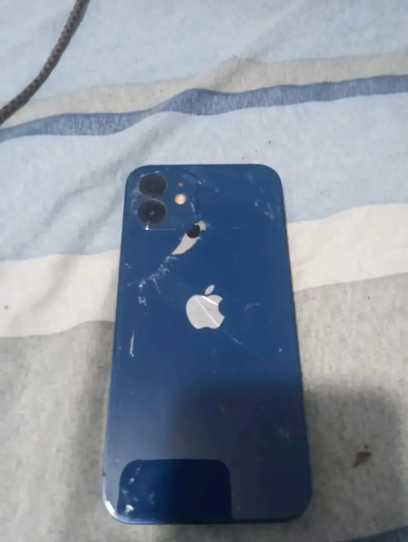 Smartphone y Motorola con triple cámara trasera - 1