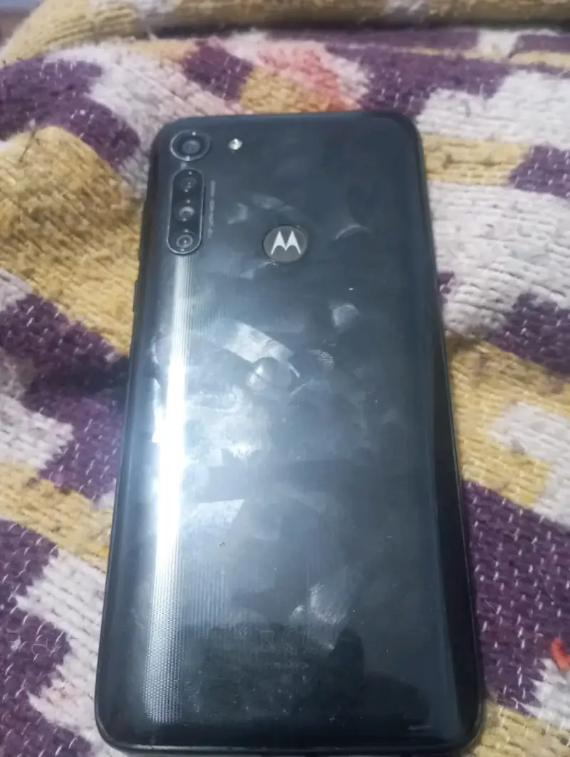 Smartphone y Motorola con triple cámara trasera - 6