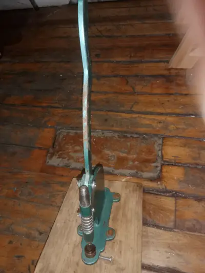 Prensa manual de metal para bricolaje - miniatura 1