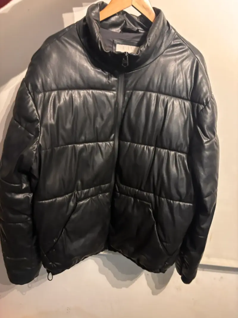 Chaqueta acolchada negra Zara para invierno - 2