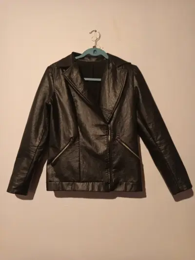 Chaqueta de cuero sintético negra con cierre - miniatura 2