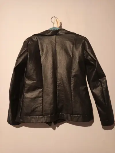 Chaqueta de cuero sintético negra con cierre - miniatura 3