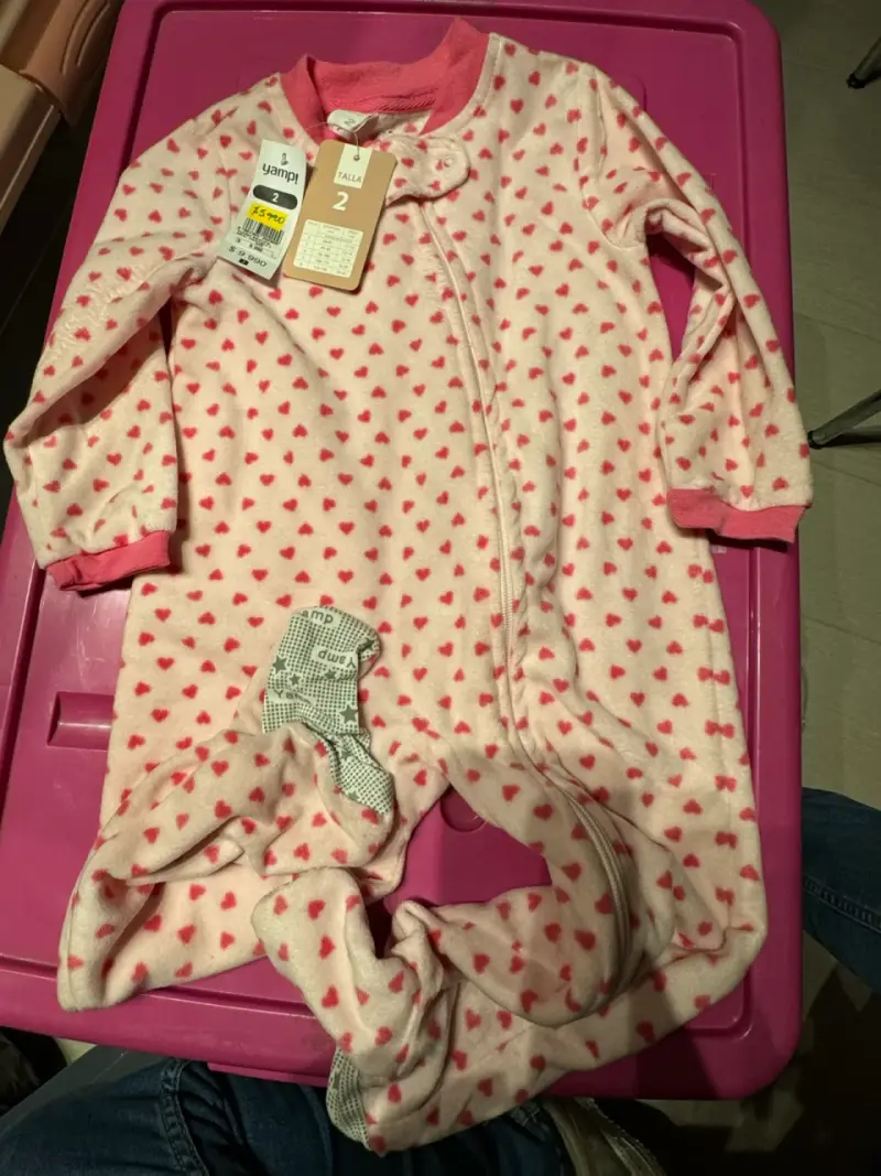 Pijama enterito bebé con corazones talla 2