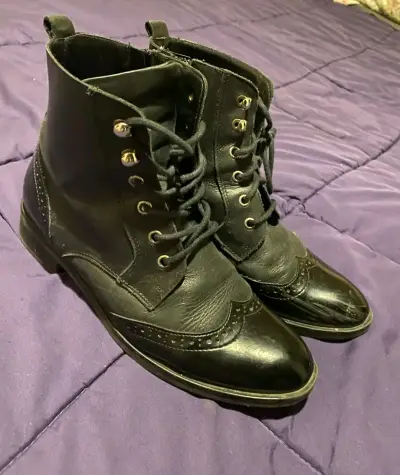 Botas negras de cuero con cordones - miniatura 2