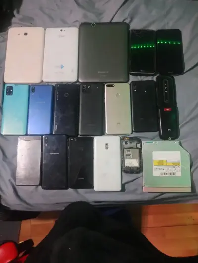 17Equiposparapiezas+Lector DVD(2cel funcionando) - miniatura 1