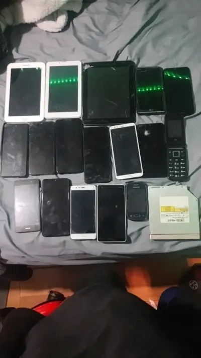17Equiposparapiezas+Lector DVD(2cel funcionando) - miniatura 2