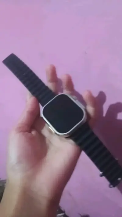 Smartwatch con correa negra deportiva - miniatura 2