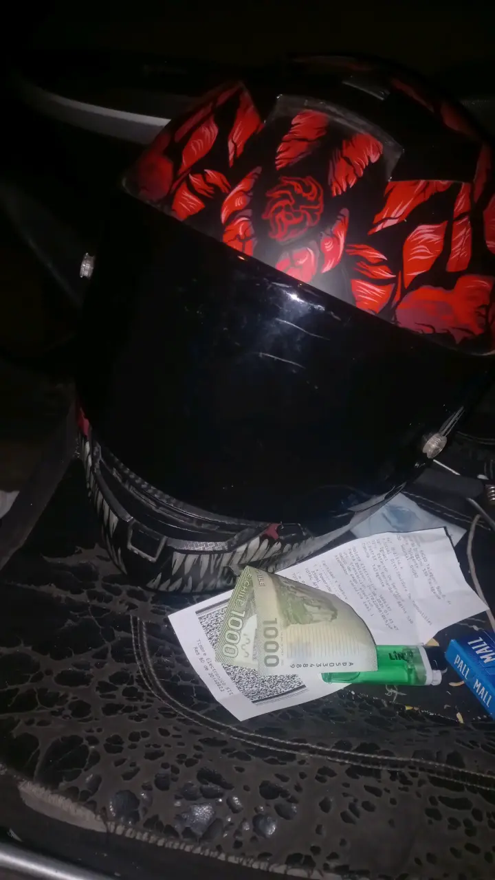 Casco de moto con diseño rojo y negro venom L - 1