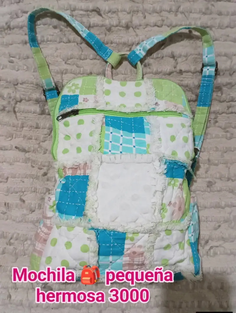 Mochila pequeña de patchwork colorida