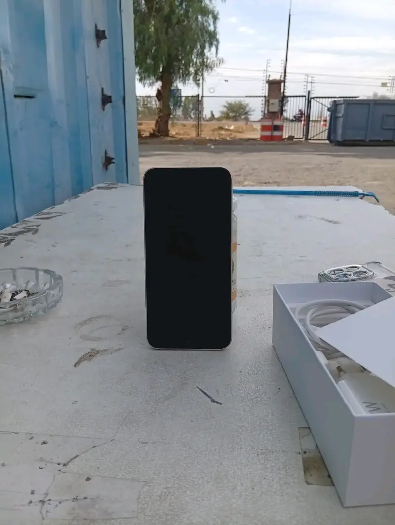 Smartphone Xiaomi 15T nuevo en caja - 2