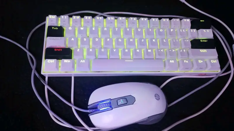 Teclado mecánico retroiluminado y mouse HP
