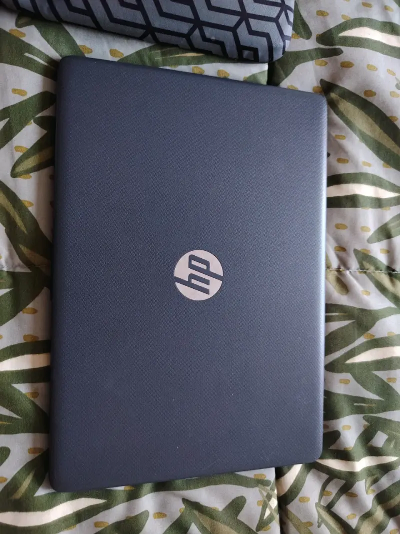 Laptop HP delgada y confiable - 2
