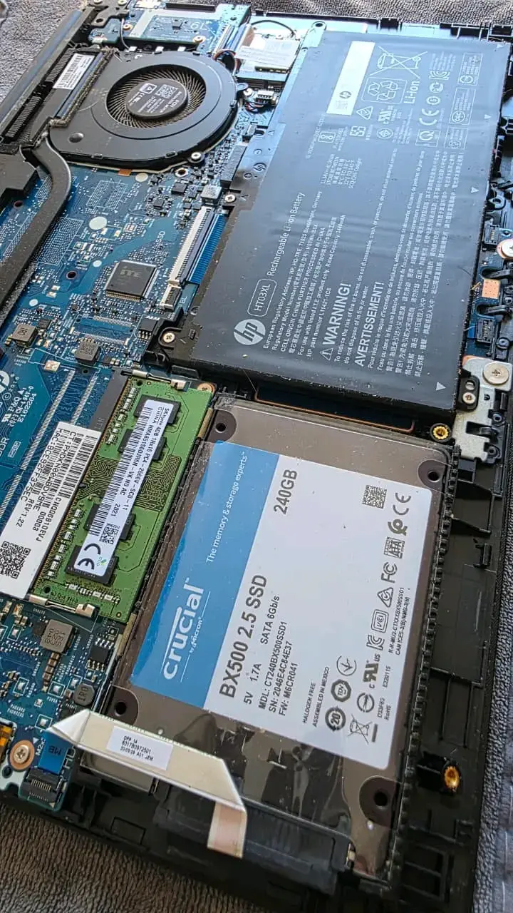 Laptop HP delgada y confiable - 5