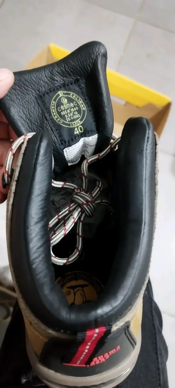 Botas de seguridad talla 40 con certificación Cesmec - 1