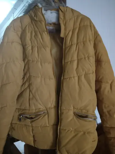 Chaqueta acolchada amarilla con cierre - miniatura 1