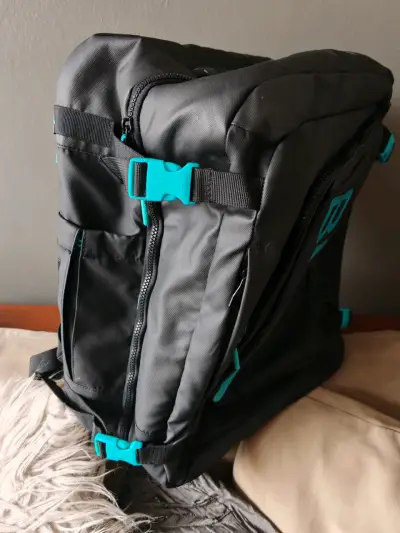 Mochila negra Bubba con detalles turquesa - miniatura 2