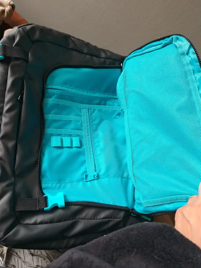 Mochila negra Bubba con detalles turquesa - 4