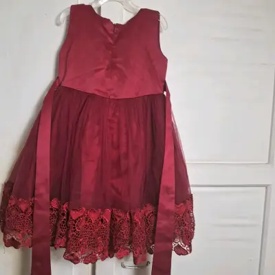 Vestido de fiesta burdeos para niña - miniatura 3