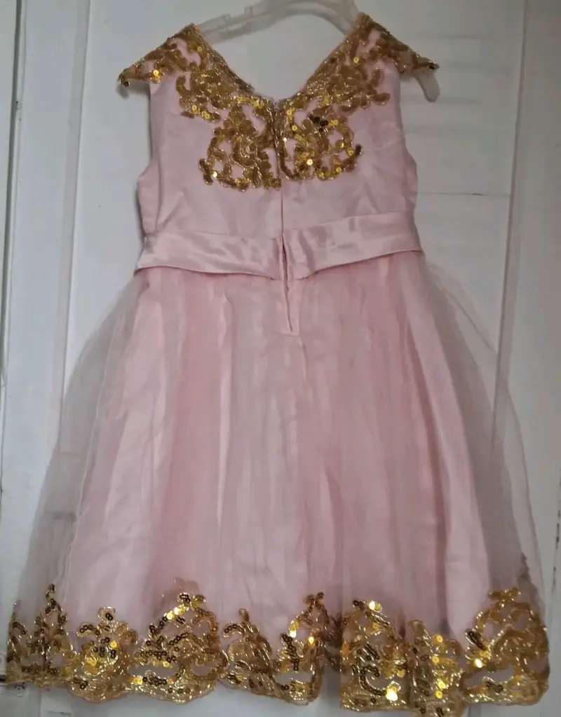 Vestido de fiesta infantil rosa con encaje dorado - 3