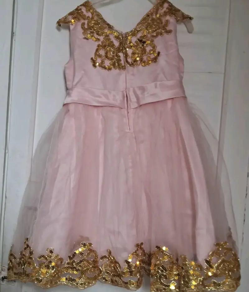 Vestido de fiesta infantil rosa con encaje dorado - 4