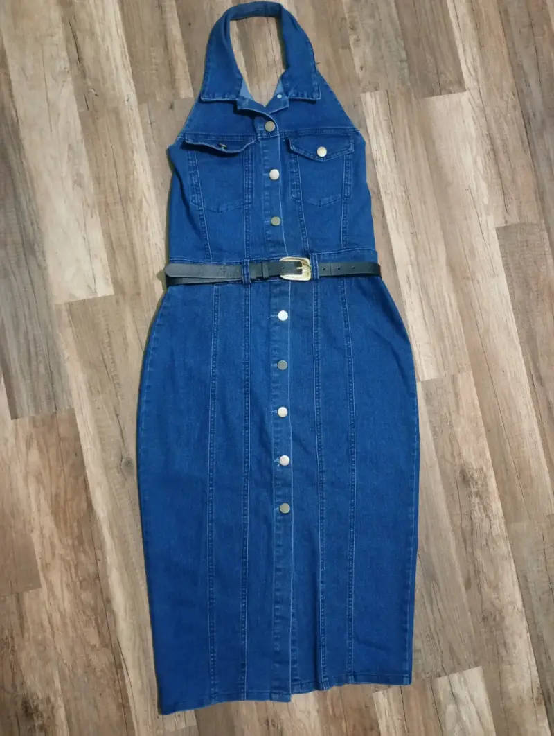 Vestido de mezclilla con tirantes y cinturón