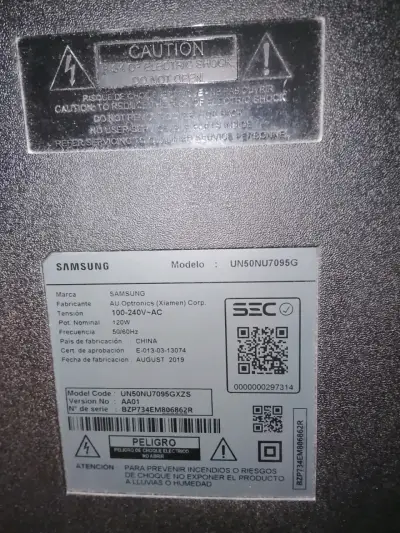 Televisor LED con pantalla dañada para repuestos - miniatura 2
