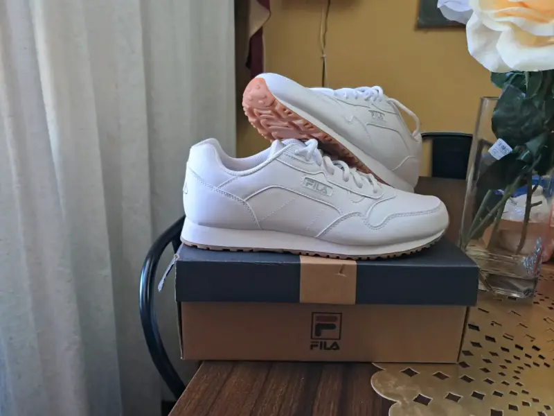 Zapatillas deportivas Fila blancas nuevas