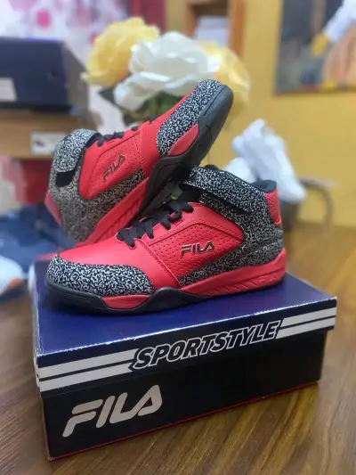 Zapatillas deportivas Fila rojas y negras - miniatura 2