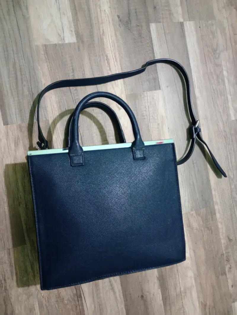 Bolso de cuero azul con correa ajustable - 2