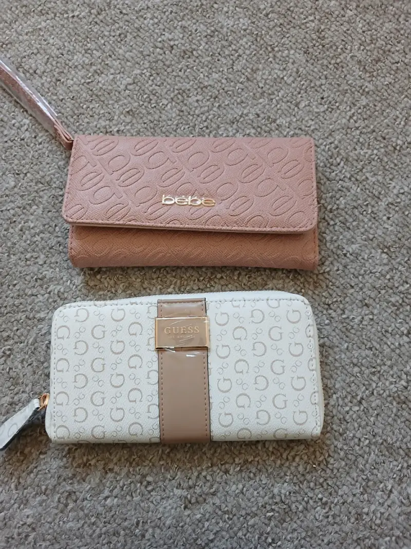 billetera Guess elegante