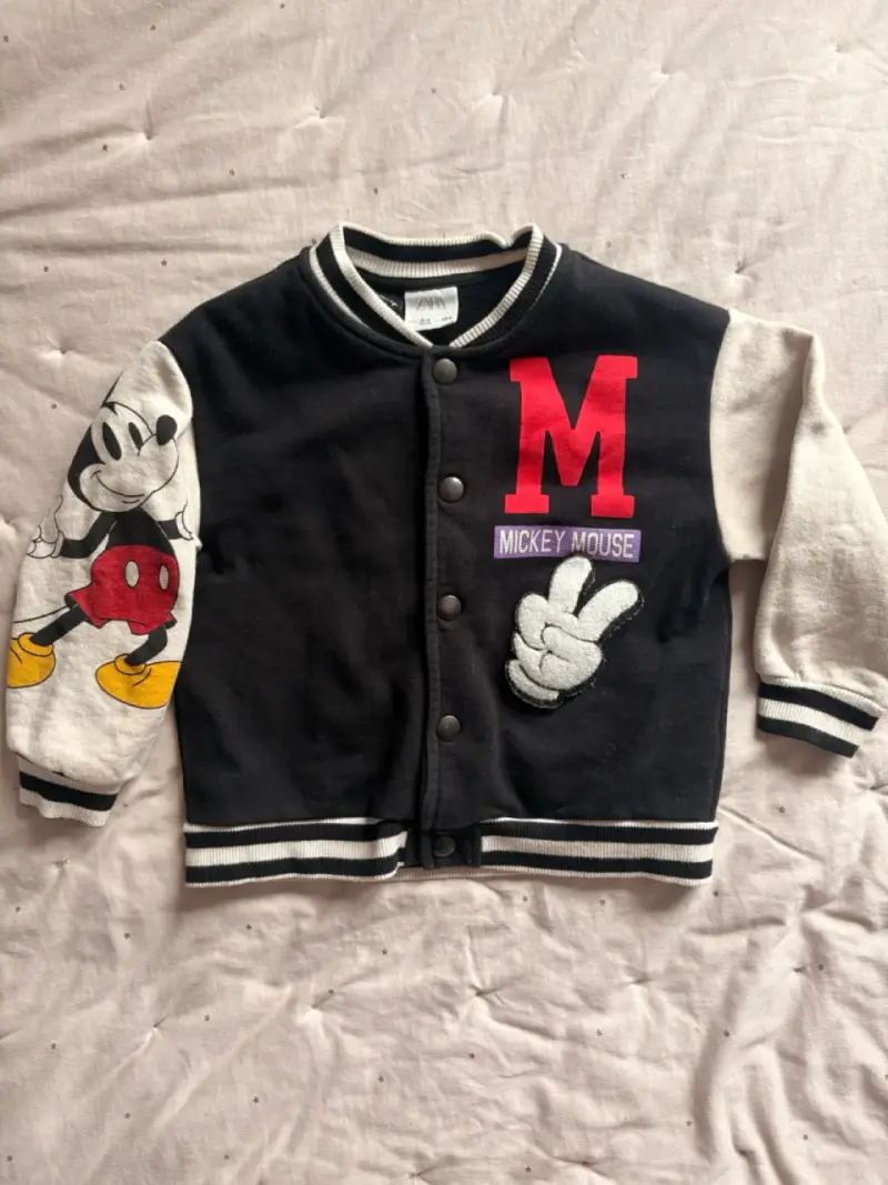 Chaqueta infantil Zara Mickey Mouse estilo varsity - 1