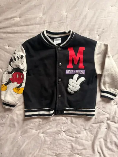 Chaqueta infantil Zara Mickey Mouse estilo varsity - miniatura 1