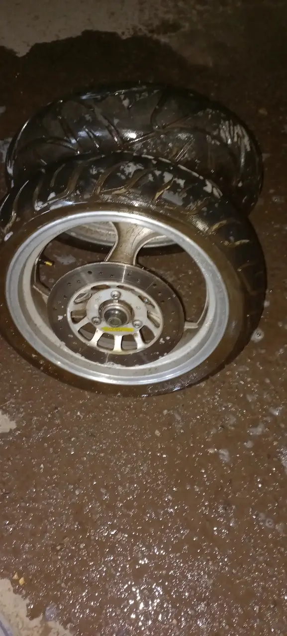 Rueda delantera de moto aro 13 - 1