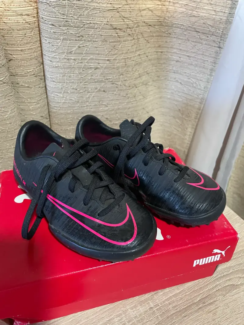 Zapatillas de fútbol Nike. - 1