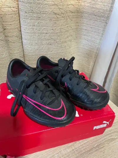 Zapatillas de fútbol Nike. - miniatura 1