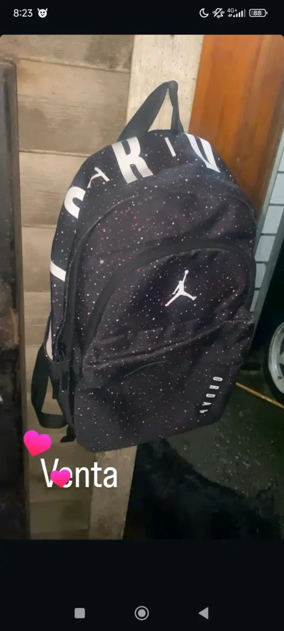 Mochila Jordan negra con diseño espacial