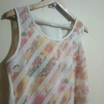 Blusa sin mangas con estampado floral - miniatura 3